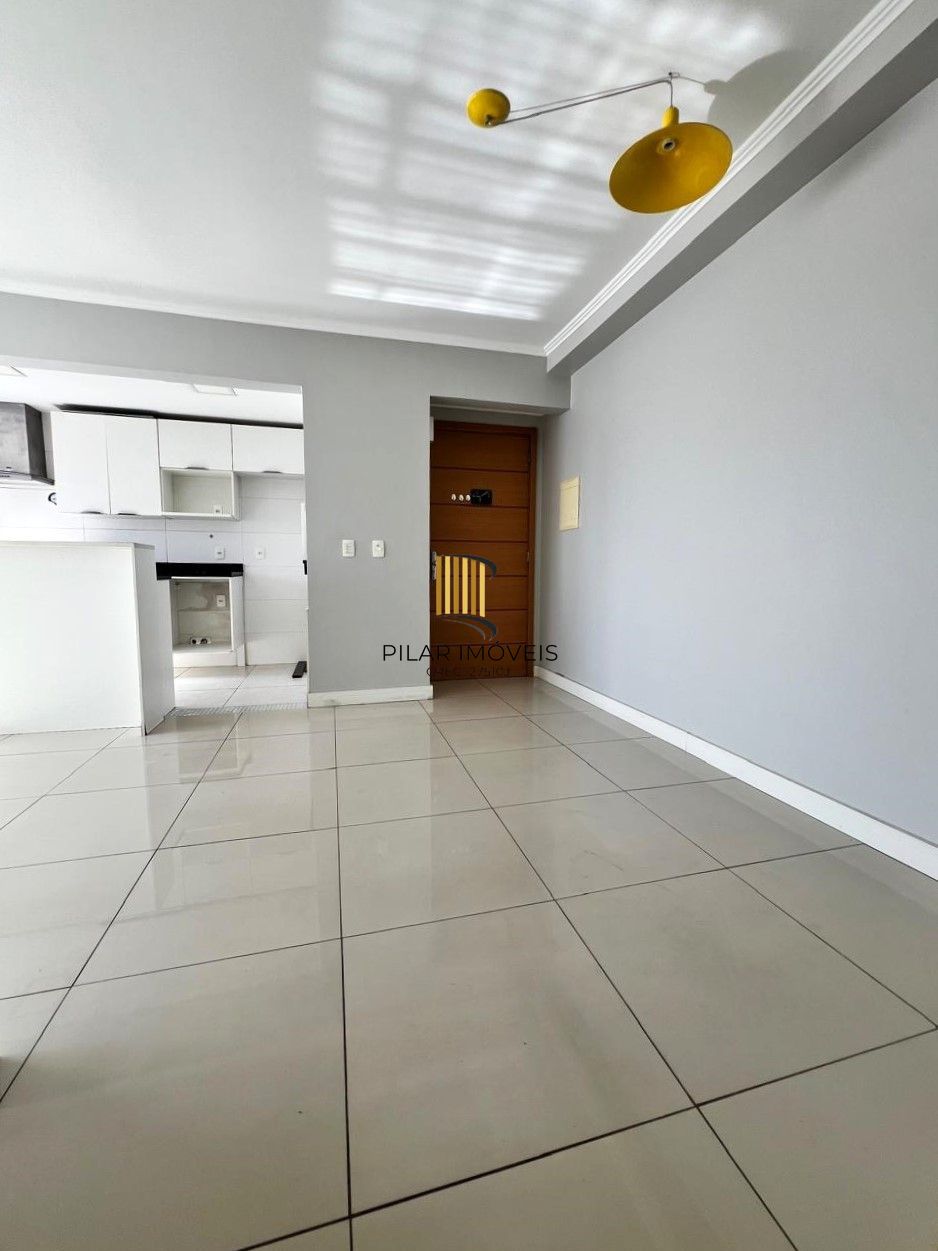 Apartamento 2 dormitórios semimobiliado com box duplo e Infra no Menino Deus