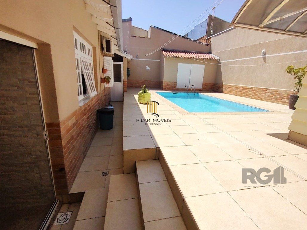 Casa 3 dormitórios no bairro Vila Cachoeirinha