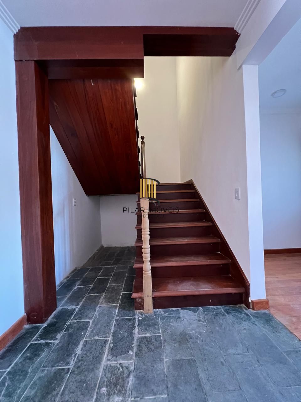 INCRÍVEL CASA COM LAREIRA E ESPAÇO GOOURMET EM CONDOMINIO NO BAIRRO IPANEMA!