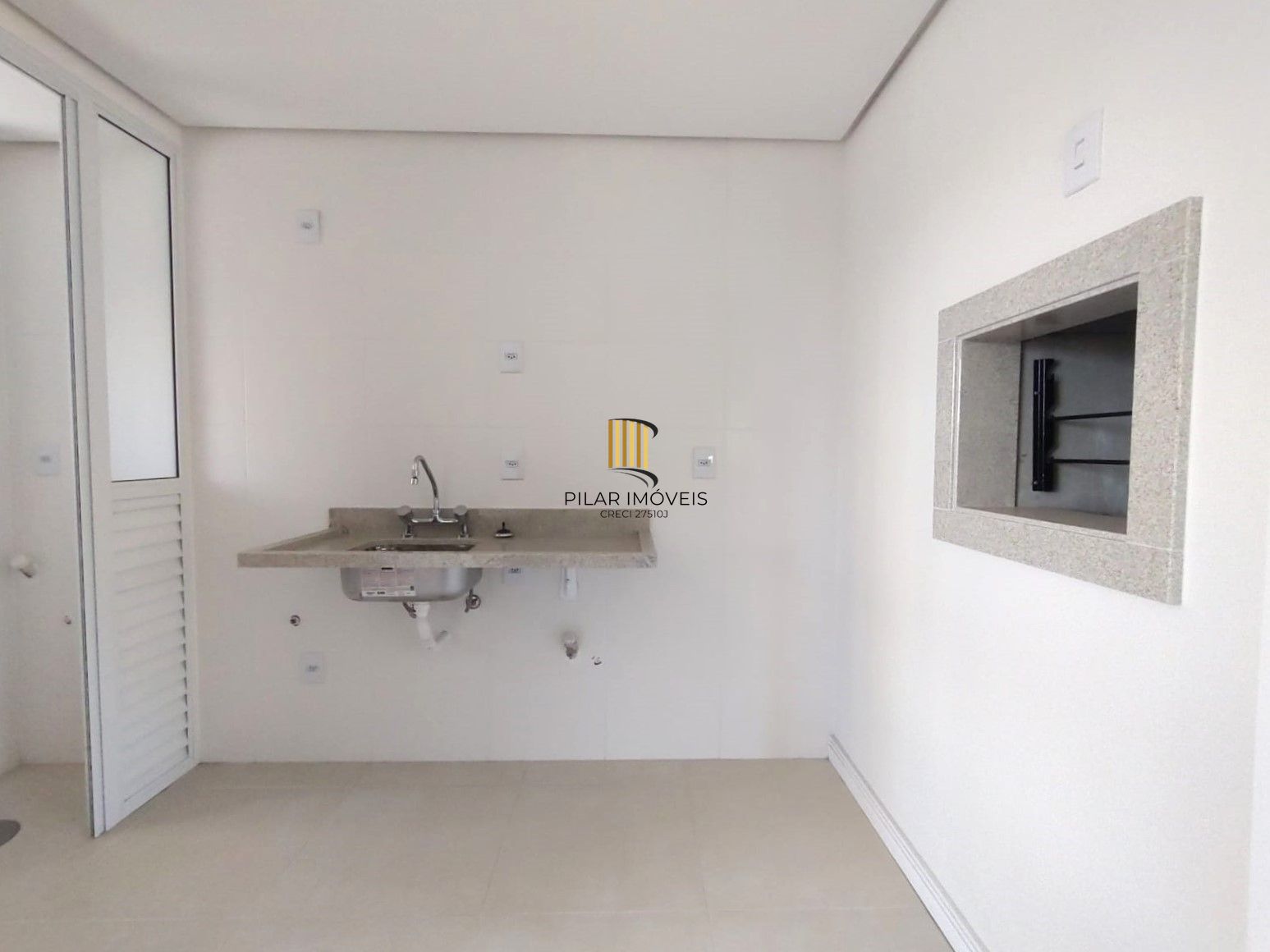 Apartamento com  2 suítes e lavabo em frente ao Parque da Redenção