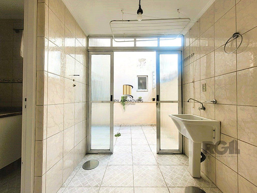 Excepcional apto. com excelente localização, na Rua Gomes Jardim 2 quartos com vaga.