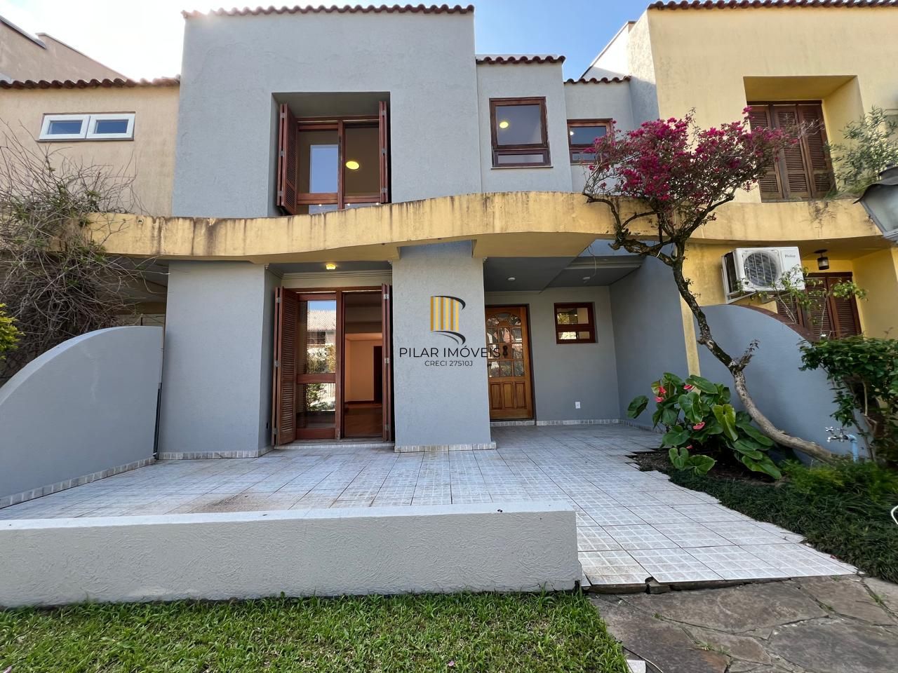 INCRÍVEL CASA COM LAREIRA E ESPAÇO GOOURMET EM CONDOMINIO NO BAIRRO IPANEMA!