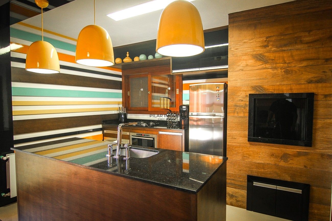 Casa Alto Padrão localizada a 5 quilômetros do centro de Canela, em meio a natureza com 16,600² em localização privilegiada e valorizada..