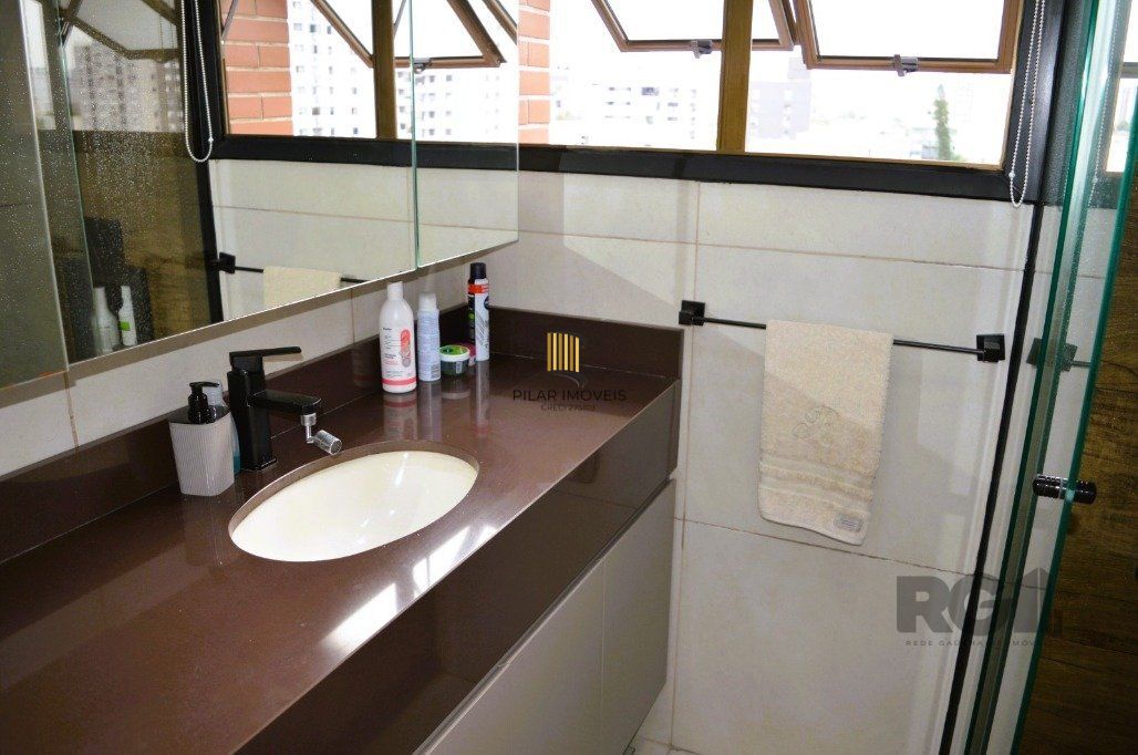 Excelente apartamento 2 dormitórios com  1 suíte e vista panorâmica para o Guaíba