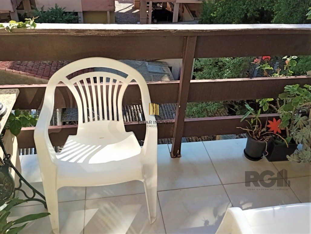 ótimo apartamento 2 dormitórios com sacada e 1 vaga de garagem coberta por convenção.