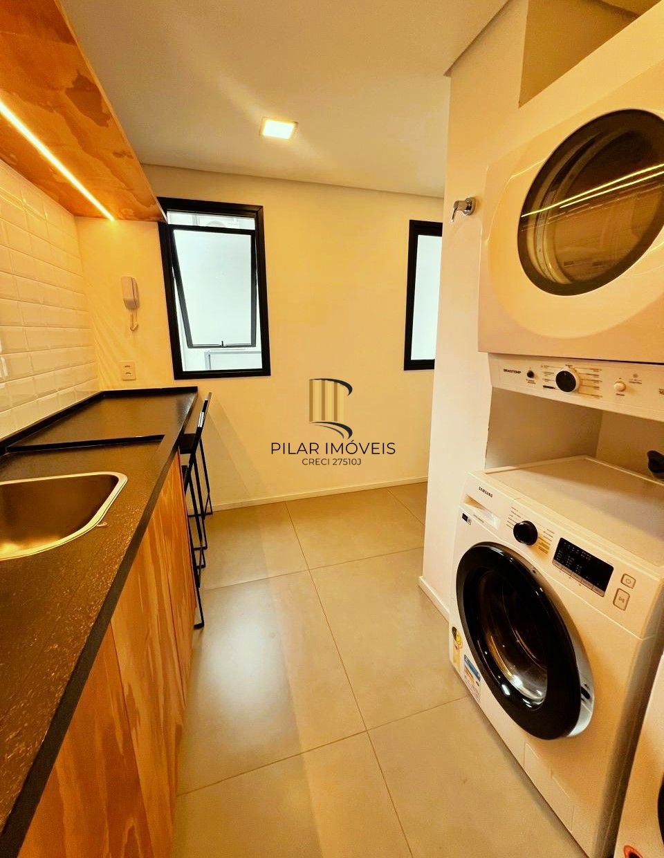 STUDIO SEMIMOBILIADO NA AV. VENÂNCIO AIRES PRÓXIMO AO HPS, UFRGS, HOSP. CLINICAS, COLÉGIO MILITAR!