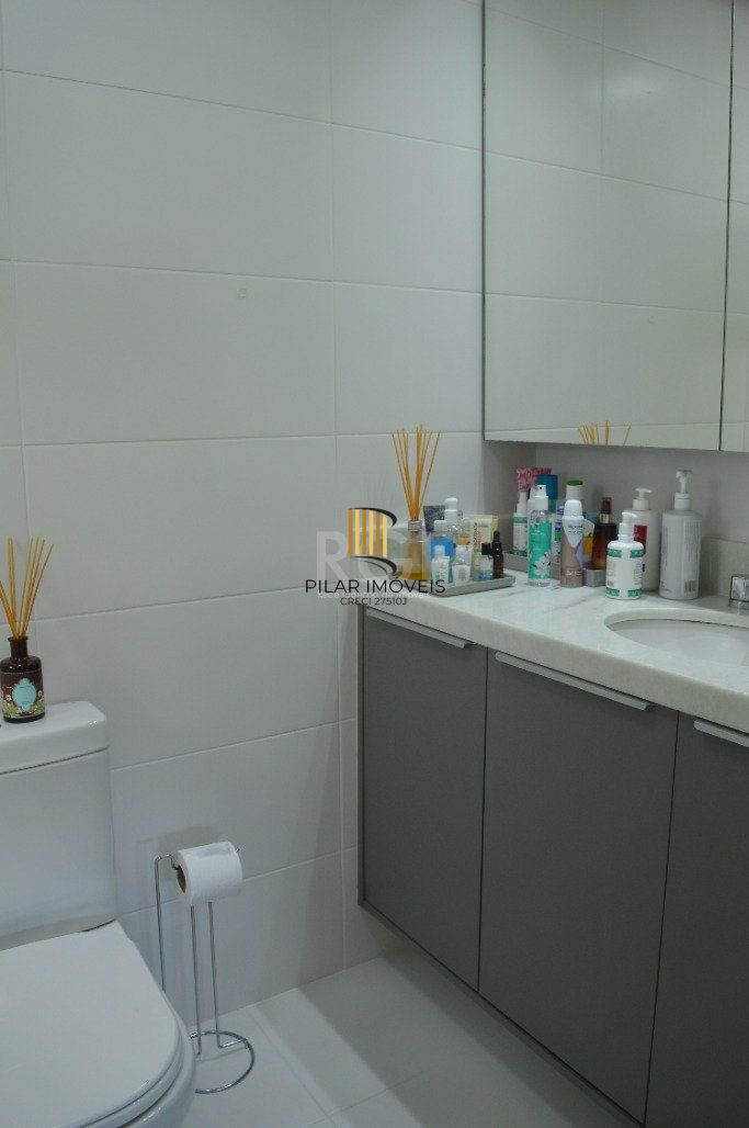 Excelente apartamento 2 dormitórios com box duplo próximo ao Zaffari Cabral