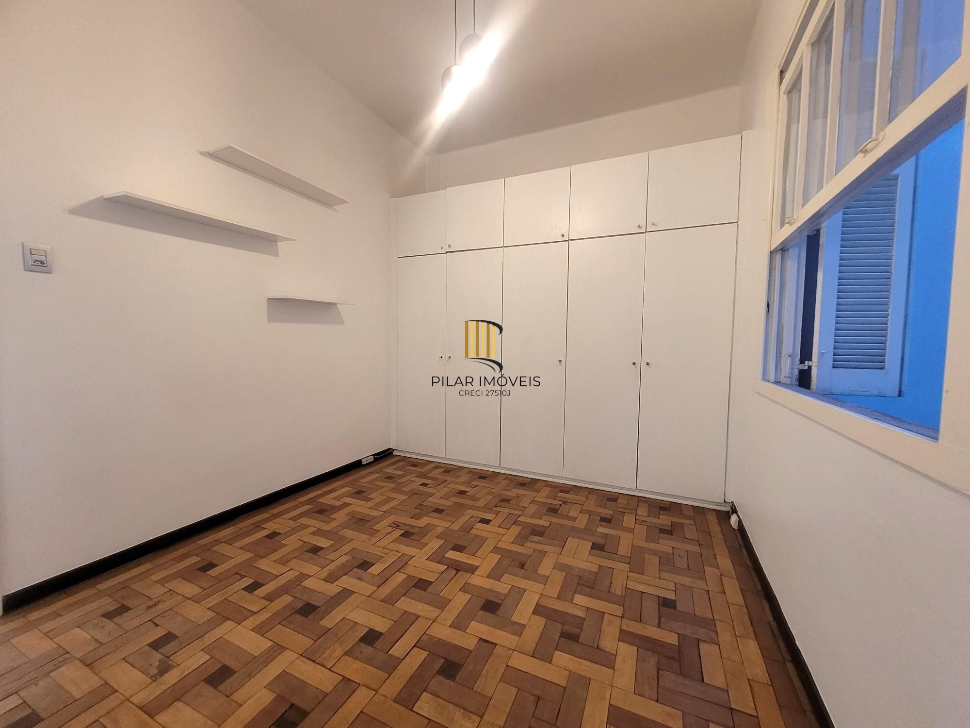 Excelente apartamento 2 dormitórios com  vista espetacular e sacada  na Rua :Dr. Barros Cassal .