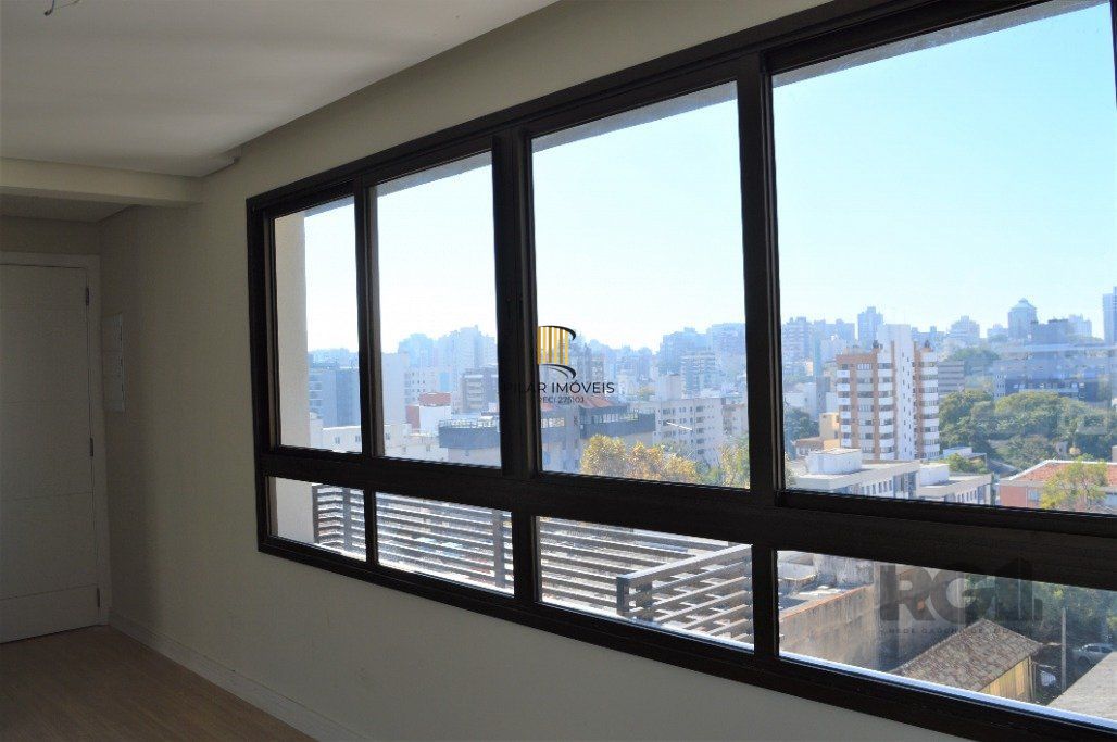 Lindo apartamento 2 dormitórios com 2 suítes, lavabo, vaga de garagem, amplo living 2 ambientes e cozinha com churrasqueira.