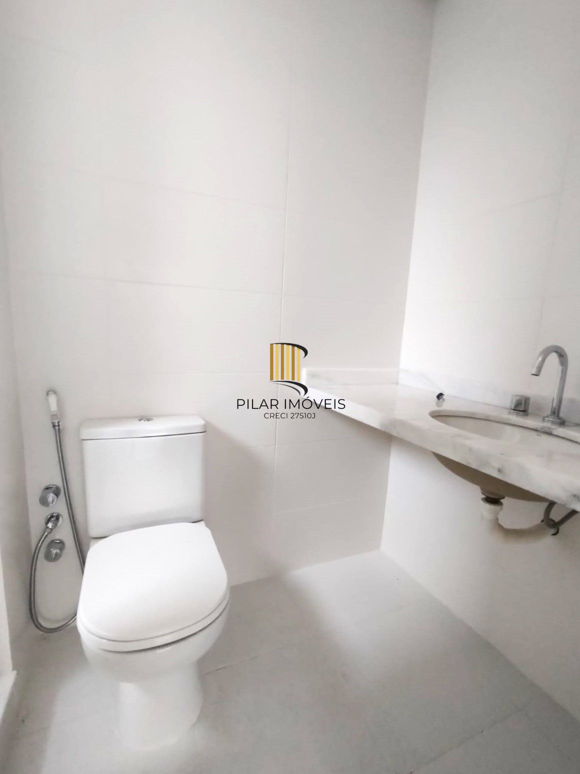 APARTAMENTO 1 DORMITÓRIO COM SUÍTE, COZINHA AMERICANA, LAVABO E AMPLO LIVING NO BOM FIM!