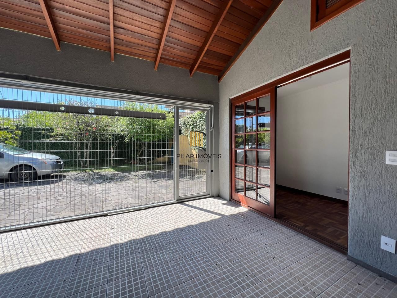 INCRÍVEL CASA COM LAREIRA E ESPAÇO GOOURMET EM CONDOMINIO NO BAIRRO IPANEMA!