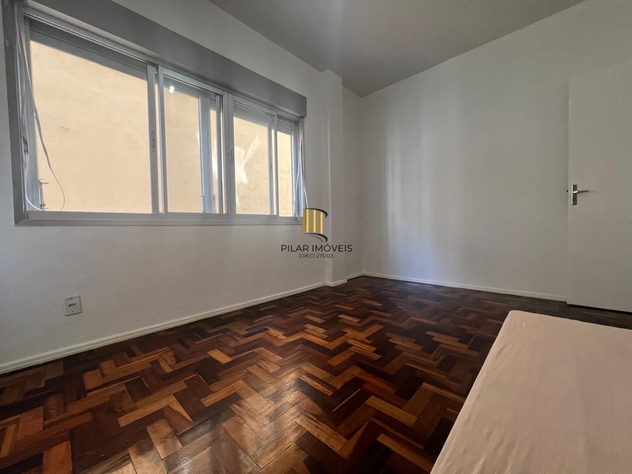 EXCELENTE E AMPLO APARTAMENTO 3 DORMITÓRIOS NO CENTRO - MUITA LUZ E O MELHOR DA VIDA URBANA!