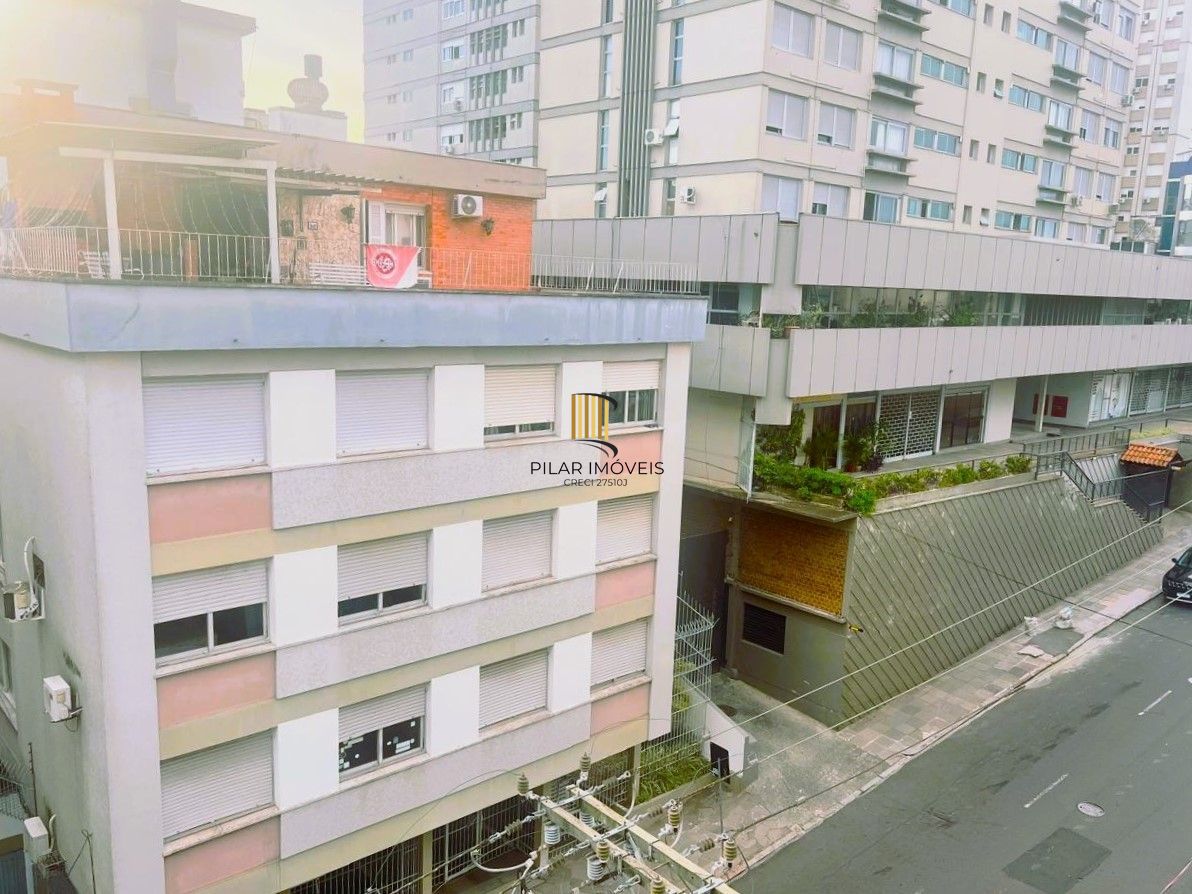 OPORTUNIDADE ÚNICA NO BOM FIM: APARTAMENTO 2 DORMITÓRIOS COM VAGA E ELEVADOR