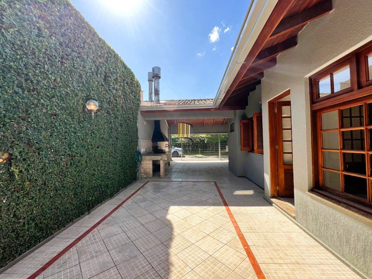 INCRÍVEL CASA COM LAREIRA E ESPAÇO GOOURMET EM CONDOMINIO NO BAIRRO IPANEMA!