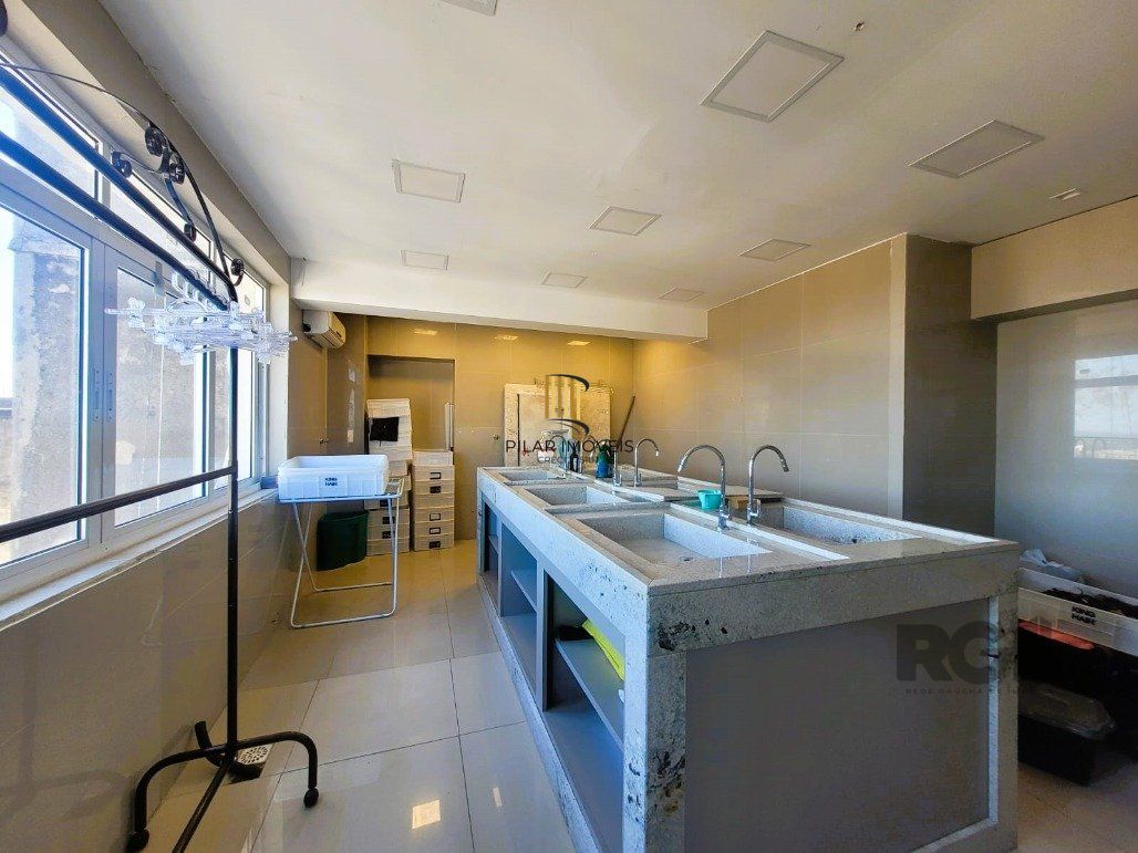 ANDAR INTEIRO NA GALERIA MALCOM 22º - SALA COMERCIAL LINDA E REFORMADA