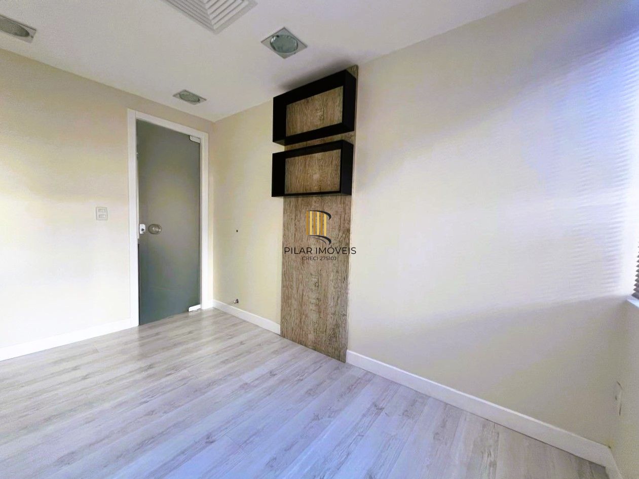 SALA COMERCIAL SEMIMOBILIADA COM VAGA, PARA VENDA OU LOCAÇÃO NO BAIRRO CENTRO HOSTÓRICO!