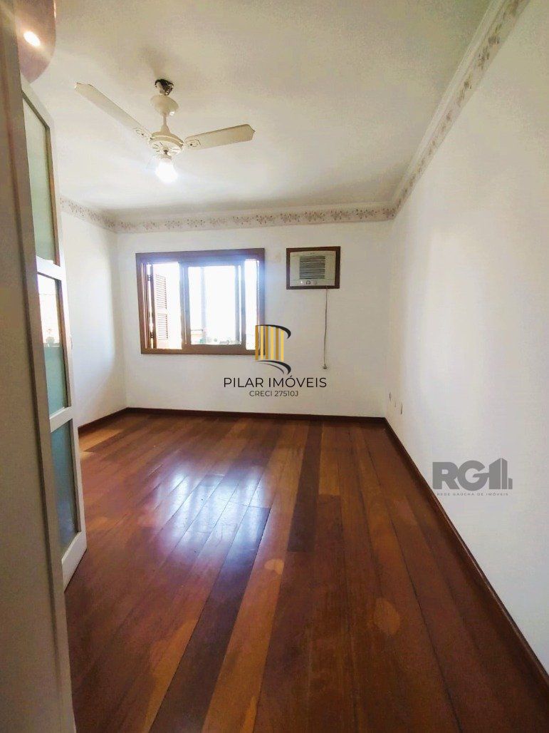 lindíssima e confortável casa com 3 quartos, piscina e 3 vagas no Parque Santa Fé em Porto Alegre!