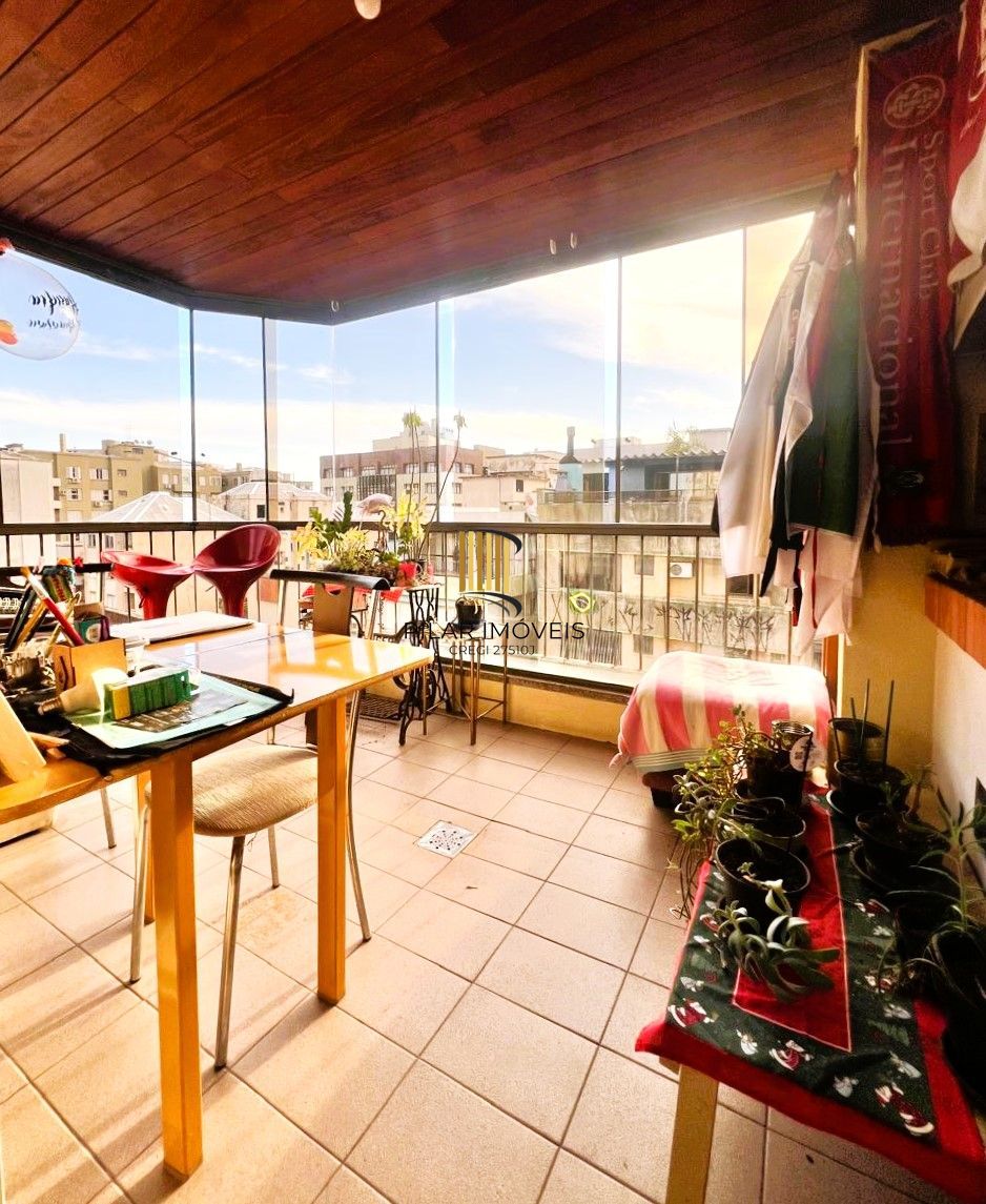 OPORTUNIDADE ÚNICA NO BOM FIM: APARTAMENTO 2 DORMITÓRIOS COM VAGA E ELEVADOR