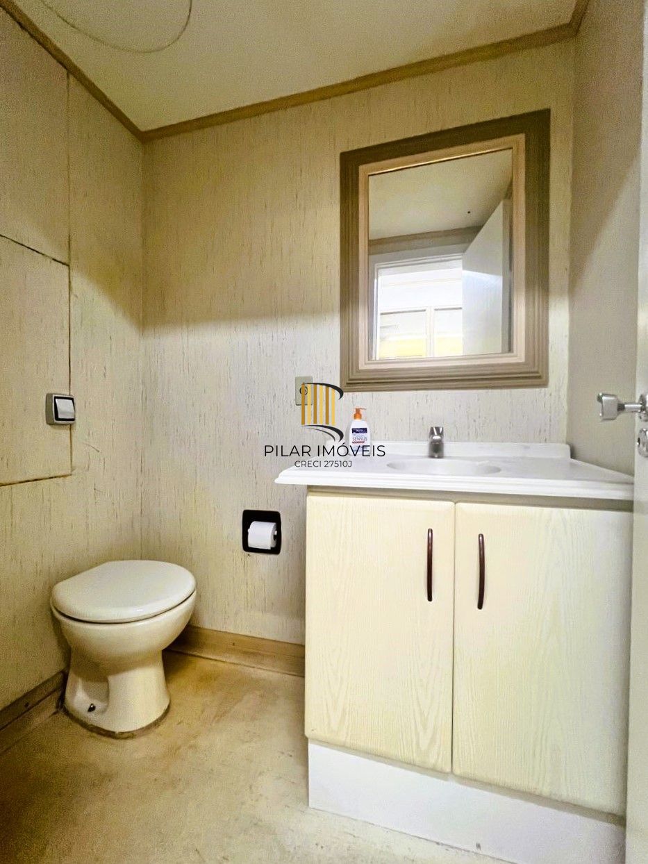 AMPLA SALA COMERCIAL NO CENTRO DE PORTO ALEGRE, DE FRENTE,  MOBILIADA E DECORADA!