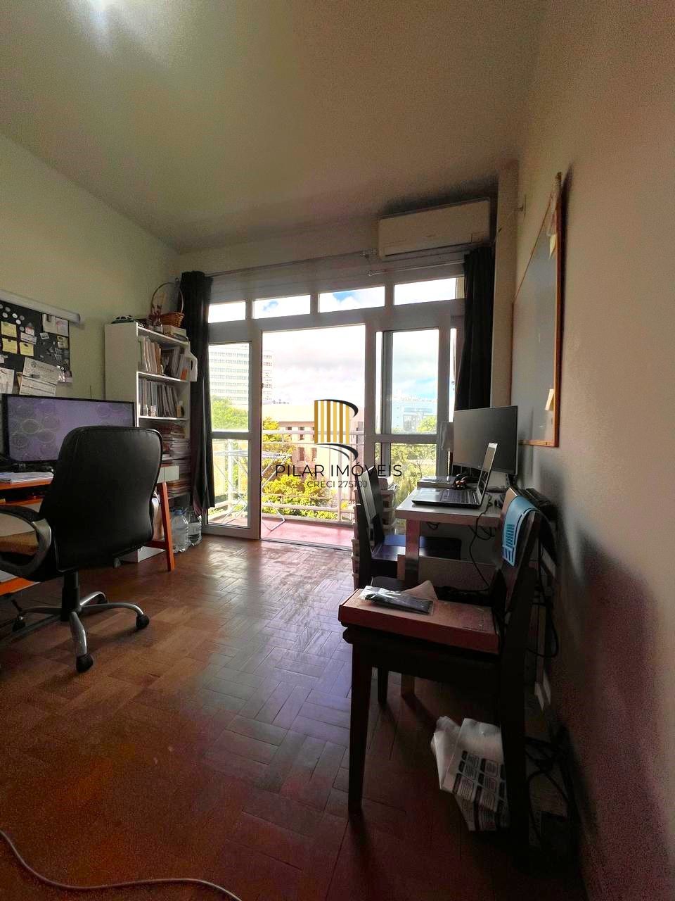 Apartamento 3 dormitórios em Frente a Faculdade de Odonto  e  Hosp. Clínicas