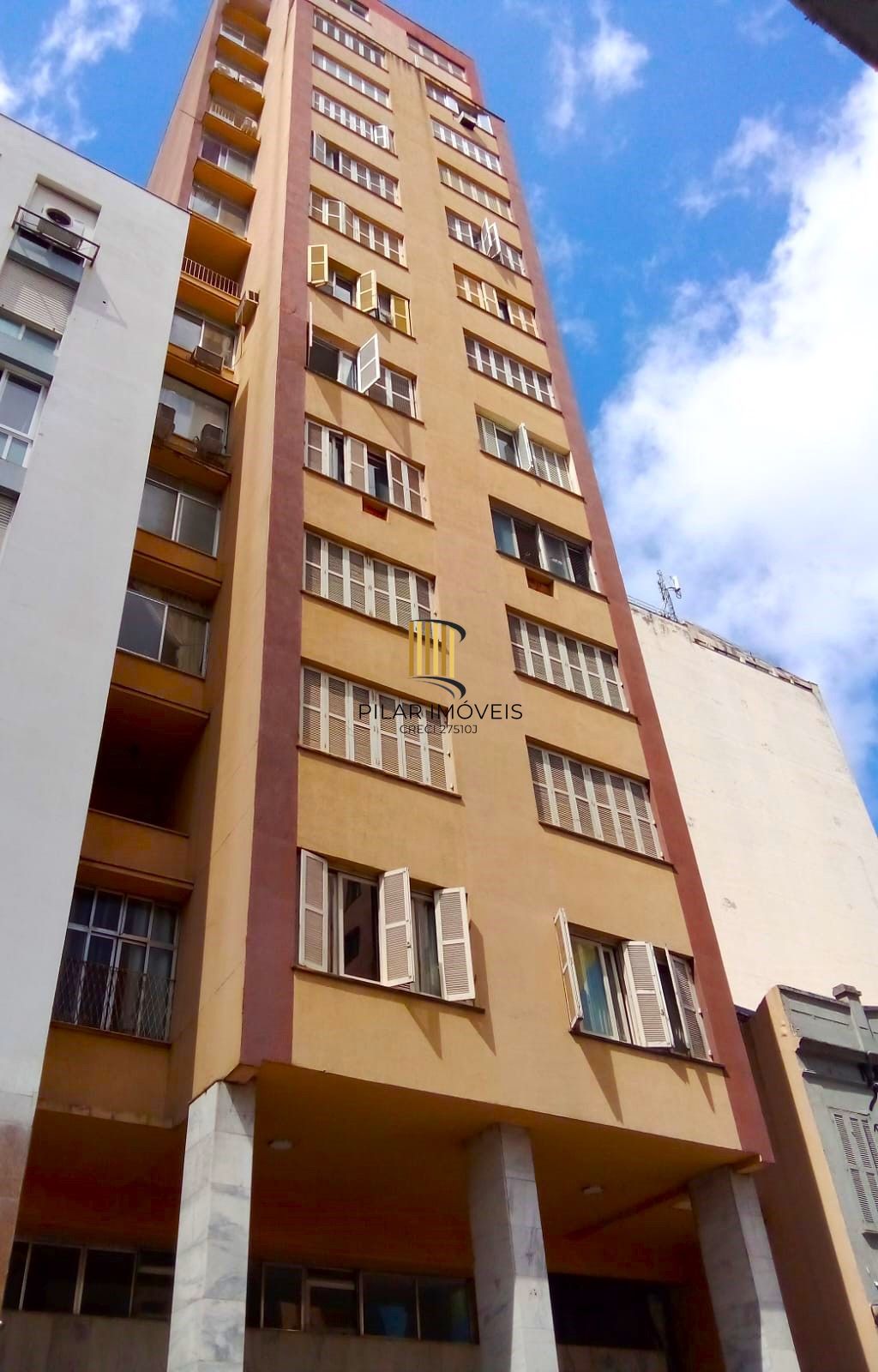 APARTAMENTO 2 DORMITÓRIOS COM VISTA DESLUMBRANTE NO CENTRO DA CIDADE.