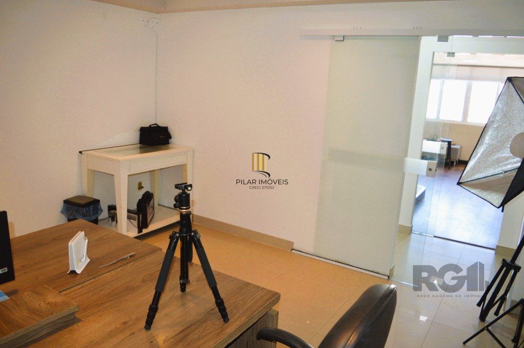 ANDAR INTEIRO NA GALERIA MALCOM 22º - SALA COMERCIAL LINDA E REFORMADA