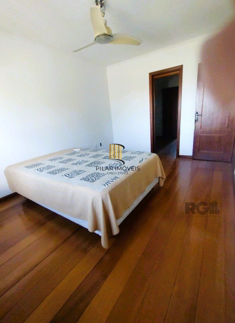 lindíssima e confortável casa com 3 quartos, piscina e 3 vagas no Parque Santa Fé em Porto Alegre!