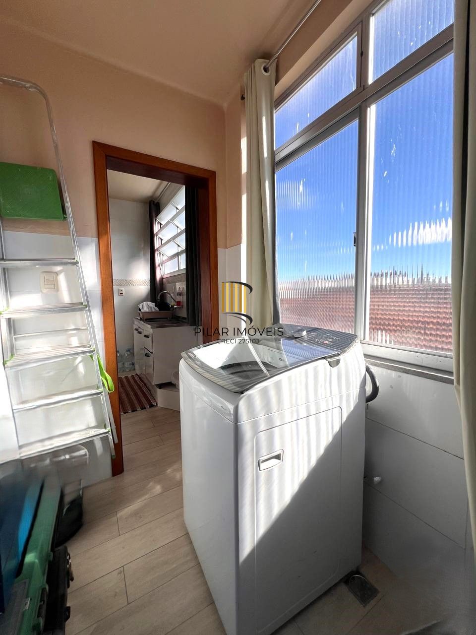 Apartamento 3 dormitórios em Frente a Faculdade de Odonto  e  Hosp. Clínicas