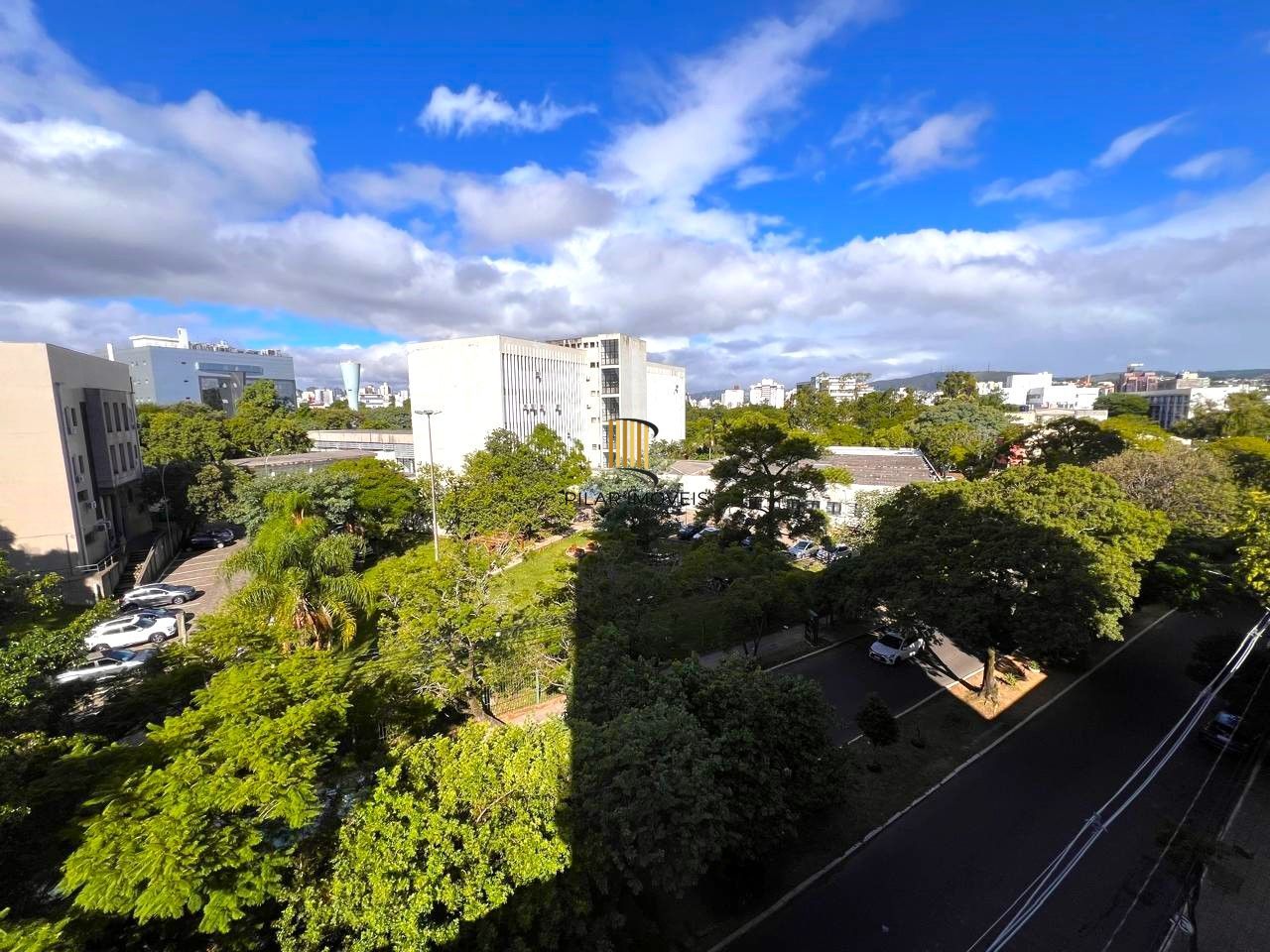 Apartamento 3 dormitórios em Frente a Faculdade de Odonto  e  Hosp. Clínicas