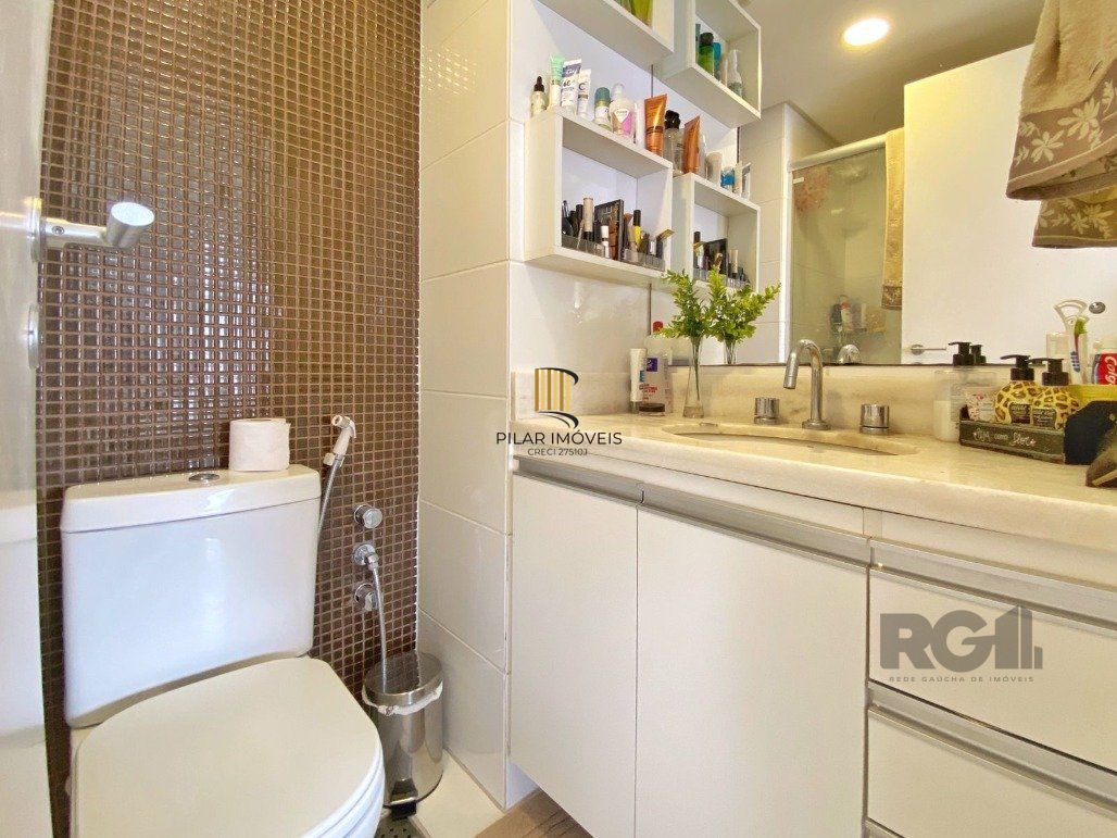 Excelente apartamento 1 dormitório com suíte , lavabo e vaga coberta
