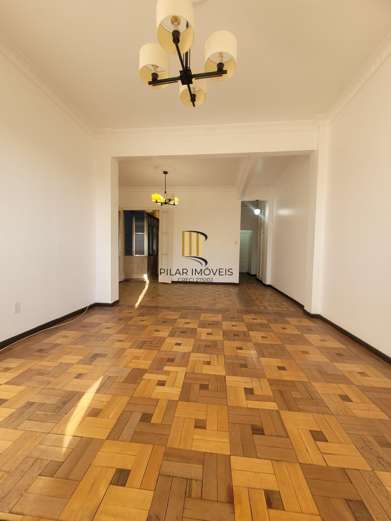 Excelente apartamento 2 dormitórios com  vista espetacular e sacada  na Rua :Dr. Barros Cassal .