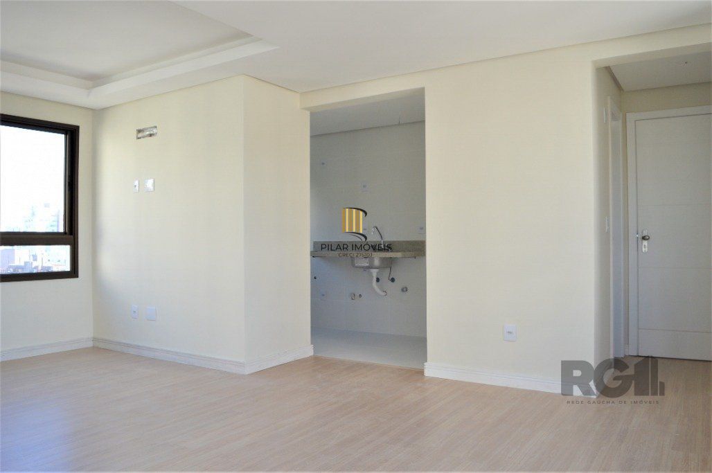 Lindo apartamento 2 dormitórios com 2 suítes, lavabo, vaga de garagem, amplo living 2 ambientes e cozinha com churrasqueira.