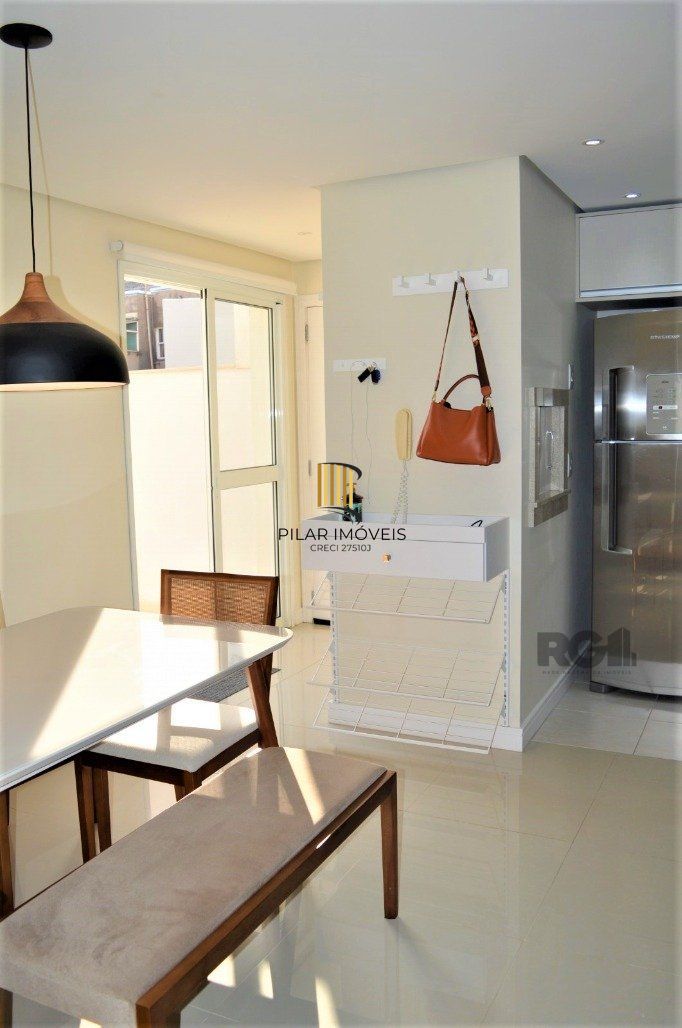 Excelente apartamento 2 dorm. sendo 1 suite, com terraço, churrasqueira, semimobiliado - 1 vaga dupla - Bairro Cidade Baixa