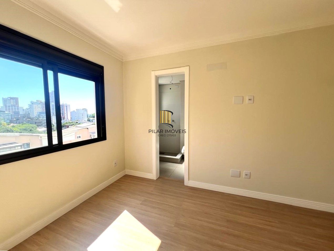 BAIRRO AUXILIADORA - APTO. NOVO 2 DORMITÓRIOS COM 1 SUÍTE E VAGA COBERTA.