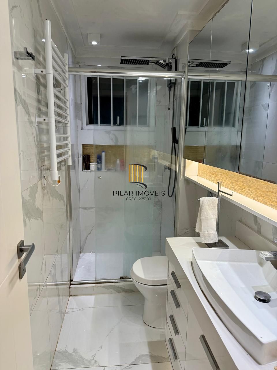 NO BAIRRO MONT'SERRAT APARTAMENTO 2 DORMITÓRIOS COM VAGA COBERTA!
