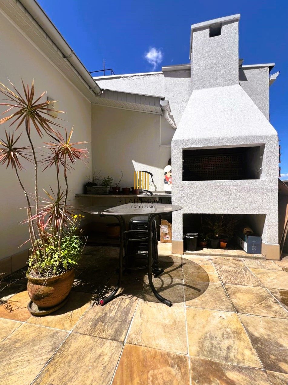 Cobertura 1 dormitório semi mobiliada com piscina e vaga no Bom Fim