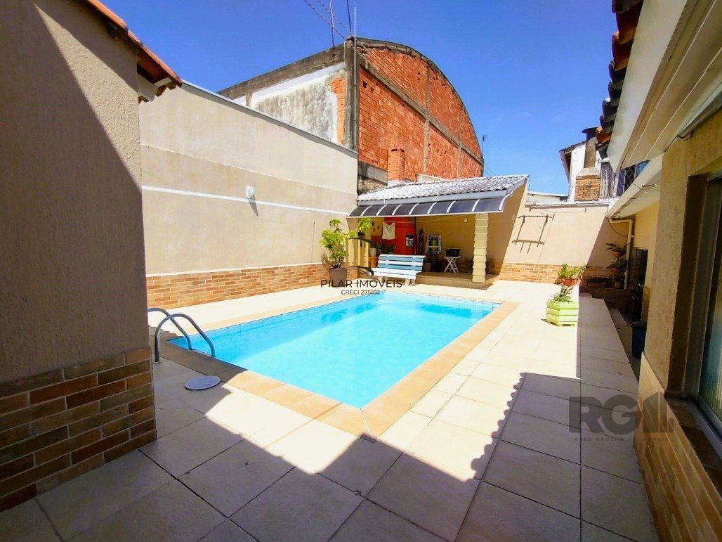 Casa 3 dormitórios no bairro Vila Cachoeirinha
