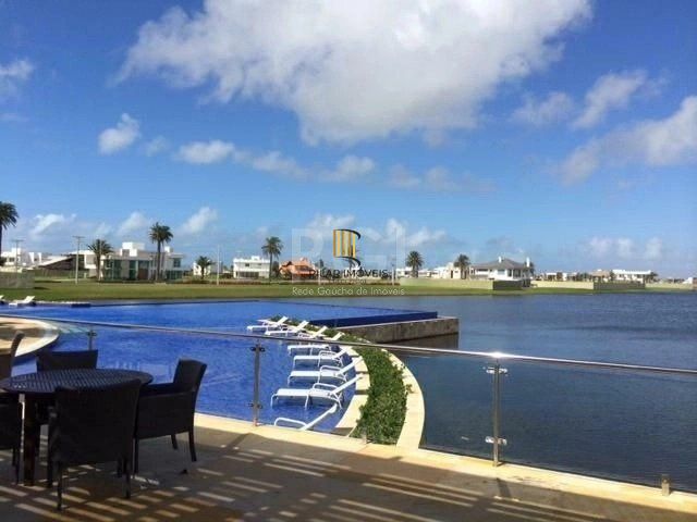 Excepcional sobrado 5 dormitórios com 5 suítes, totalmente mobiliado e ricamente decorado a beira lago em Xangrilá, no Condomínio Enseada.