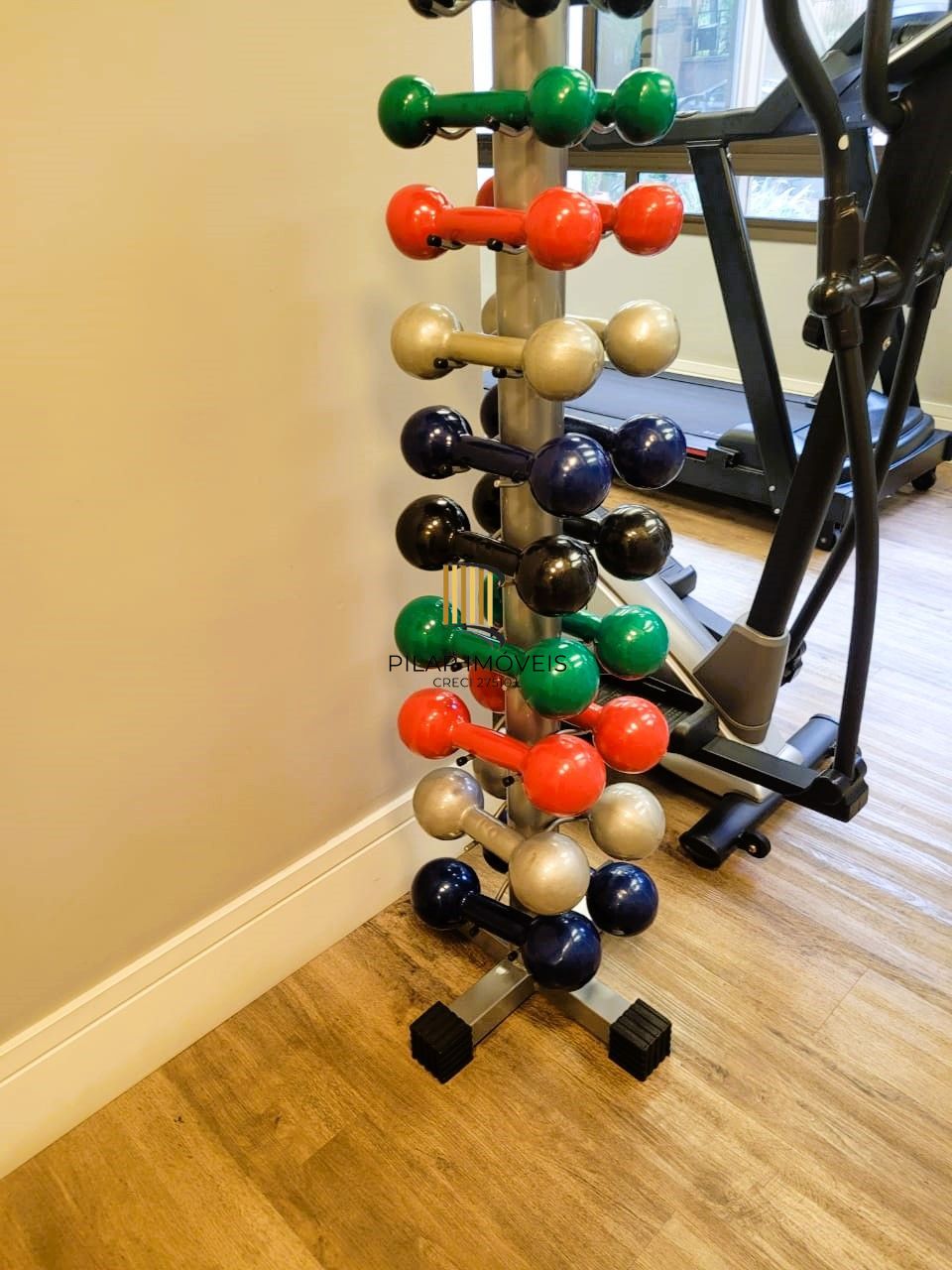 BAIRRO AUXILIADORA - APTO. NOVO 2 DORMITÓRIOS COM 1 SUÍTE E VAGA COBERTA.