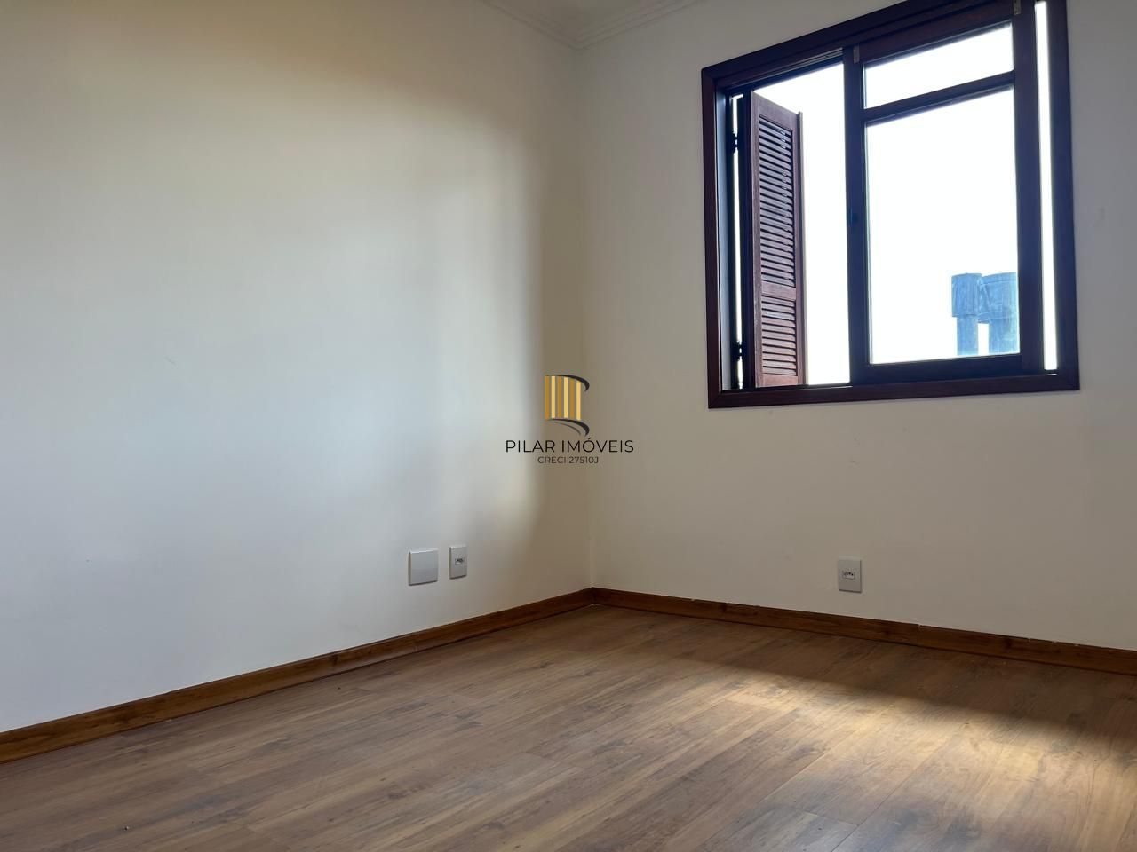 INCRÍVEL CASA COM LAREIRA E ESPAÇO GOOURMET EM CONDOMINIO NO BAIRRO IPANEMA!