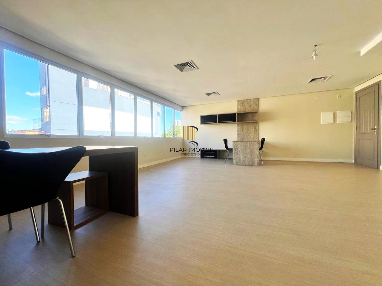 EXCELENTE SALA COMERCIAL COM VAGA NO CENTRO HISTÓRICO PRÓXIMA A OAB E CENTRO ADMINISTRATIVO!