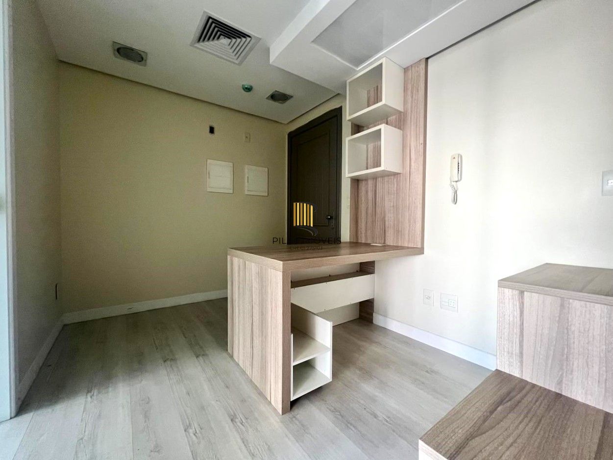 SALA COMERCIAL SEMIMOBILIADA COM VAGA, PARA VENDA OU LOCAÇÃO NO BAIRRO CENTRO HOSTÓRICO!