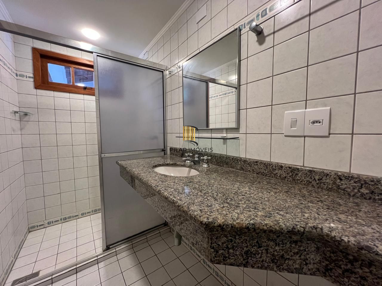 INCRÍVEL CASA COM LAREIRA E ESPAÇO GOOURMET EM CONDOMINIO NO BAIRRO IPANEMA!