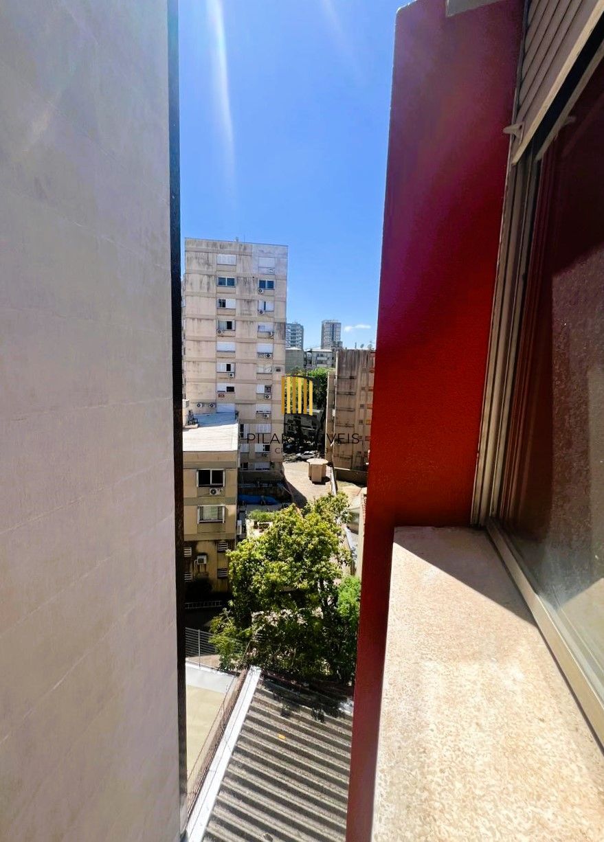 Cobertura 1 dormitório semi mobiliada com piscina e vaga no Bom Fim