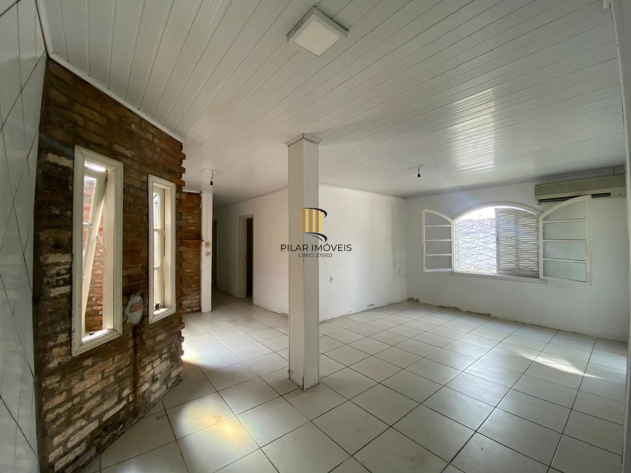 CASA AMPLA E ESPAÇOSA NO BAIRRO GLÓRIA EM PORTO ALEGRE.