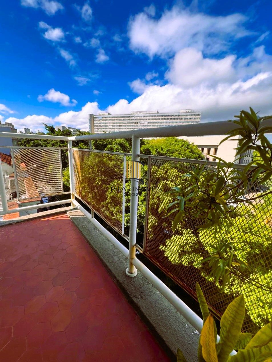 Apartamento 3 dormitórios em Frente a Faculdade de Odonto  e  Hosp. Clínicas