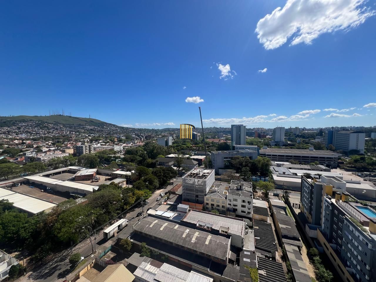 Excelente apartamento 3 dormitórios com duas vagas próximo PUCRS