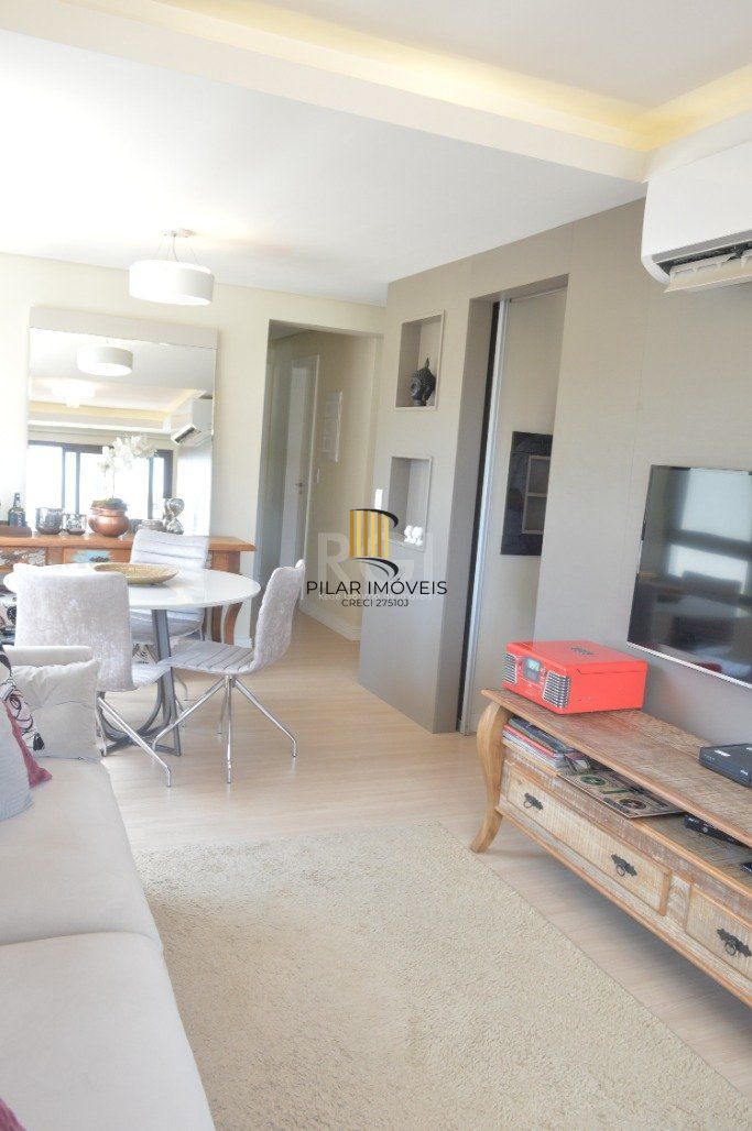 Excelente apartamento 2 dormitórios com box duplo próximo ao Zaffari Cabral