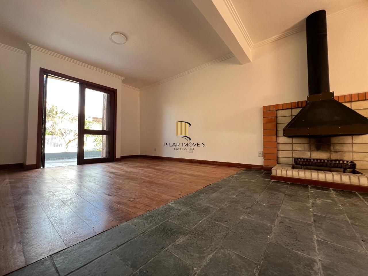 INCRÍVEL CASA COM LAREIRA E ESPAÇO GOOURMET EM CONDOMINIO NO BAIRRO IPANEMA!