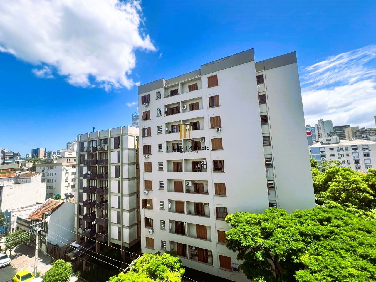 Apartamento 2 dormitórios com dependência em andar alto no Bairro Bom Fim